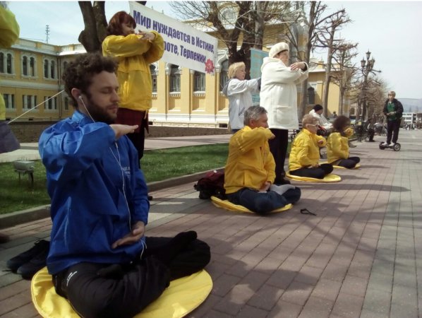 Весенняя акция «Лепестки мира» в Кисловодске