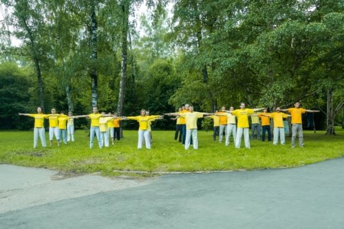 Фалуньгун упражнения, Фалунь Дафа упражнения