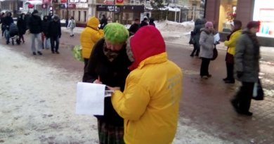 Сбор подписей под петицией в поддержку международного движения по привлечению к суду Цзян Цзэминя