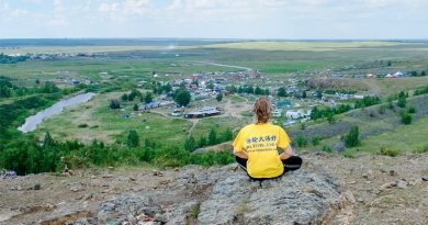 В медитации над поселением возле древнего города Аркаим, июнь 2018 г.