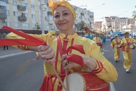 Барабанщики с китайскими барабанами