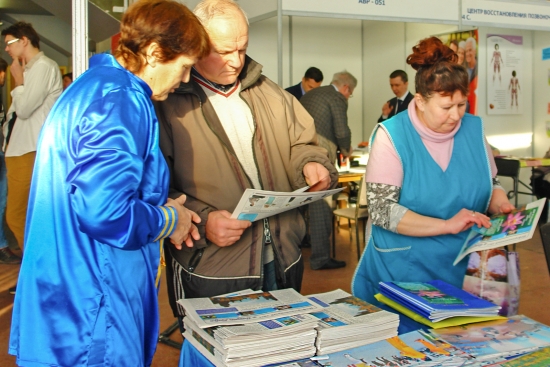 Беседа с посетителем выставки