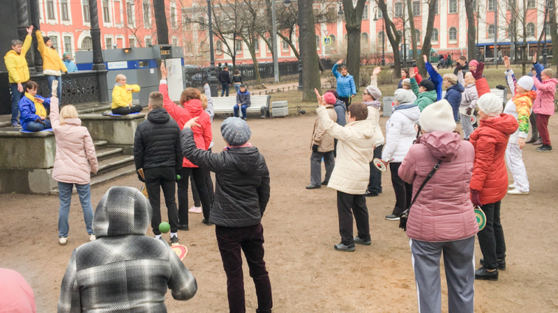 Презентация упражнений Фалуньгун в Международный день цигун в Санкт-Петербурге, 24.04.2021 г.