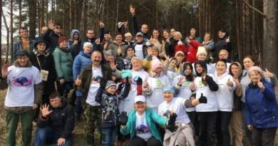 Участники мероприятия по весенней очистке города Ангарска от мусора
