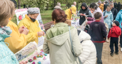 Участие практикующих Фалунь Дафа в праздновании Дня города Ангарска. 27.05.2023 г.